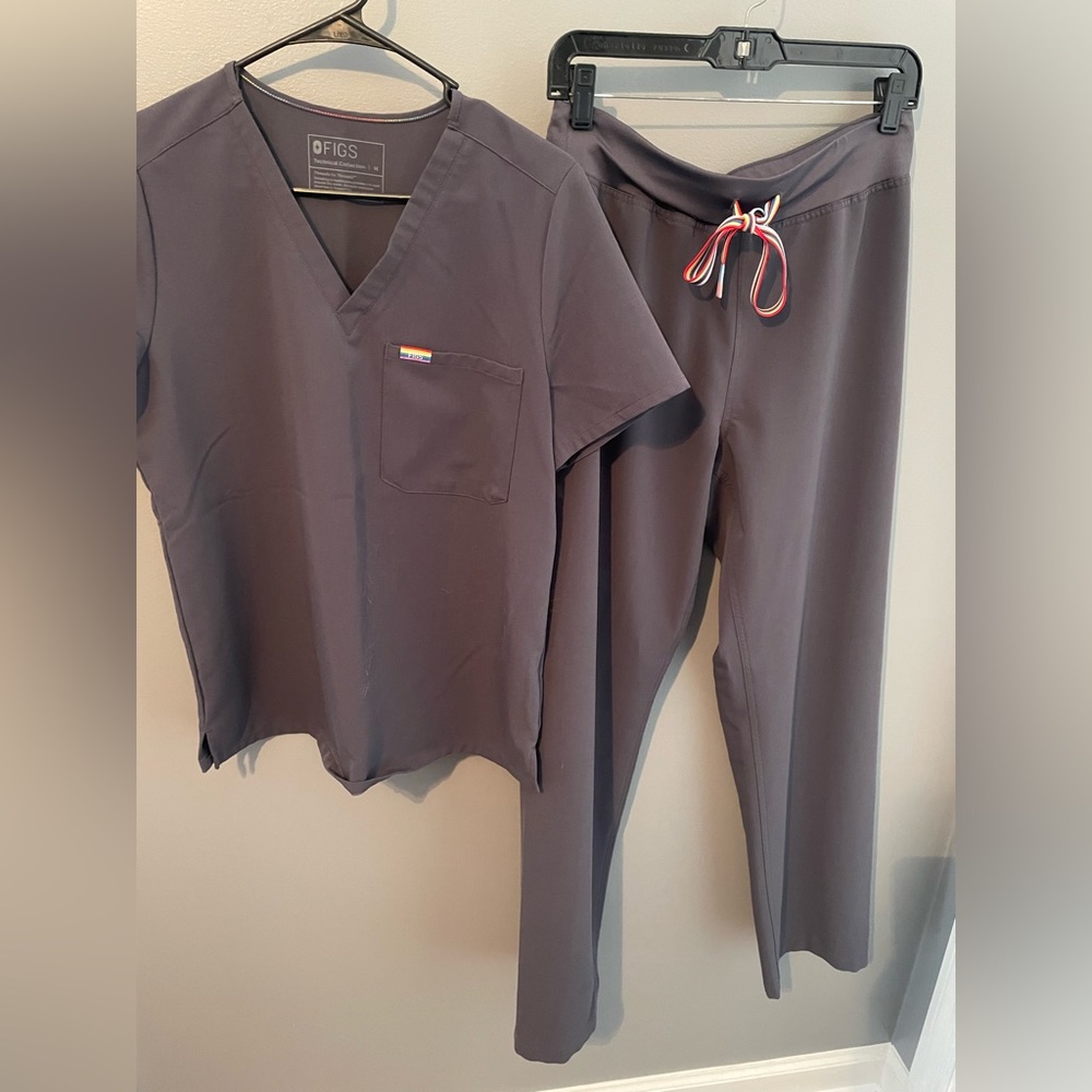 FIGS Catarina one pocket scrub top, charcoal gray, pride edition, women’s M